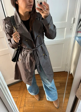 Trench-Coat / Manteau Neuf (T. S) - Marron Glacé / Taupe Brillant - Épaules Froncées Style Victorien, marke: Boutique Parisienne, zustand: Neu, mit Etikett, größe: S / 36 / 8, 12,00 €, 13,30 € inklusive Vinted-Käuferschutz