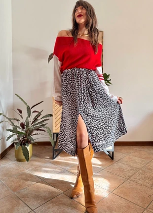 1970’s vintage navy blue and white silk blend midi skirt with hat print, brand: Unique Vintage, condizioni: Ottime, taglia: M / IT 42 / EU 38, €15.00, €16.45 include la Protezione acquisti Pro