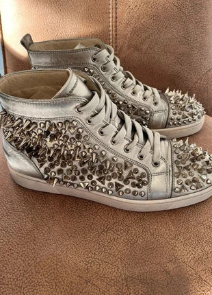 Basket Christian Louboutin pointure 41,5, marque: Christian Louboutin, état: Très bon état, taille: 41.5, 200,00 €, 210,70 € Protection acheteurs incluse