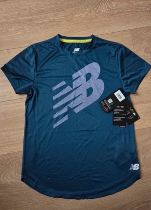 New Balance t-shirt neuf, brand: New Balance, condizioni: Nuovo con cartellino, taglia: XS / IT 38 / EU 34, €15.00, €16.45 include la Protezione acquisti