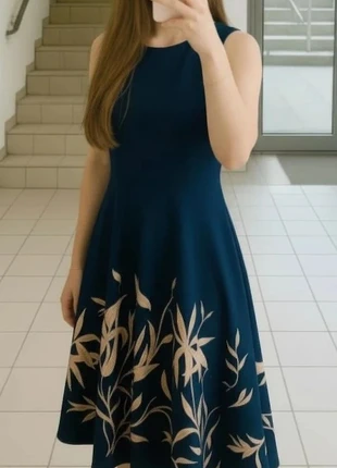 Robe bleu marine à motifs dorés – Taille S, brand: Maison Elo, condizioni: Ottime, taglia: S / IT 40 / EU 36, €28.90, €31.05 include la Protezione acquisti