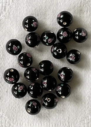 Perles rondes 10 mm céramique et verre de Bohème coloris noir, marke: verre de bohème, zustand: Neu, 5,00 €, 5,95 € beinhaltet Vinted-Käuferschutz Pro