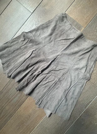 Jupe grise suédine brodée AP – Taille 36, merk: AP, staat: Heel goed, maat: S / 36 / 8, € 10,00, € 11,20 inclusief Kopersbescherming