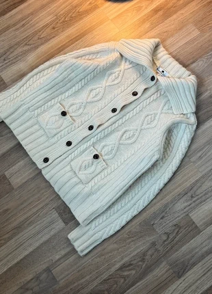 Wool cardigan with nice collar, merk: Mango Tree, staat: Heel goed, maat: S / 36 / 8, € 17,50, € 19,08 inclusief Kopersbescherming