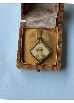 Petit pendentif photo vintage, brand: Vintage Chic, condition: Good, €19.00, €20.65 includes Buyer Protection
