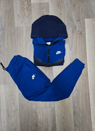 Ensemble veste et jogging nike tech fleece bleu en parfait état taille XS, brand: Nike, condizioni: Ottime, taglia: XS, €70.00, €74.20 include la Protezione acquisti