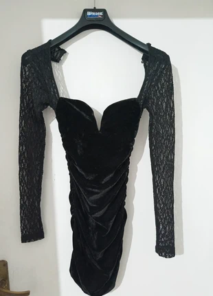 Mini abito nero in velluto Terranova, brand: Terranova, condizioni: Ottime, taglia: XS / IT 38 / EU 34, €8.00, €9.10 include la Protezione acquisti