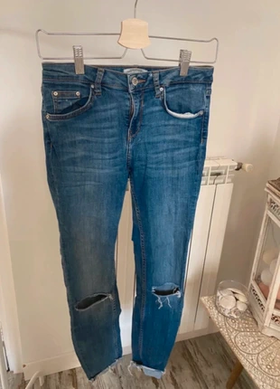 Jean déchiré Zara, marque: Zara, état: Très bon état, taille: S / 36 / 8, 5,00 €, 5,95 € Protection acheteurs incluse