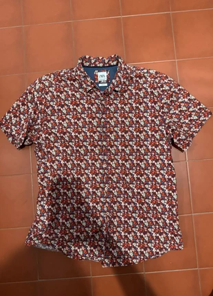Camisa manga corta estampado floral rojo talla M, brand: Zara, condizioni: Ottime, taglia: M, €3.00, €3.85 include la Protezione acquisti