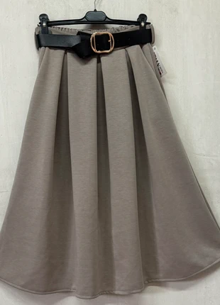 Falda midi beige, marca: Tienda Local, estado: Nuevo con etiquetas, tamaño: M / 38 / 10, 17,00 €, 18,55 € Protección al comprador Pro incluida