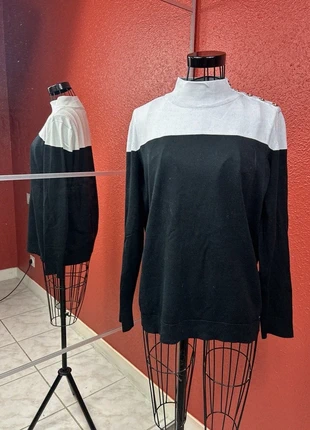 Pull Calvin Klein noir et gris taille M, marque: Calvin Klein, état: Très bon état, taille: M, 15,00 €, 16,45 € Protection acheteurs (Pro) incluse