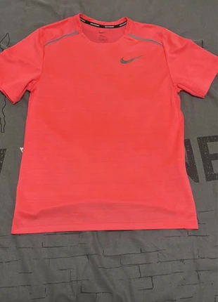 TEE shirt Nike running Rare, marke: Nike, zustand: Neu, größe: S, 27,50 €, 29,58 € inklusive Vinted-Käuferschutz