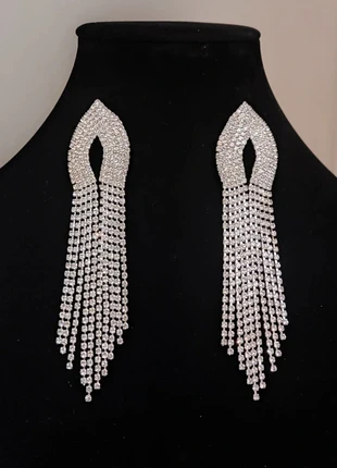 Sublimes boucles d'oreilles strass, marque: Strass, état: Neuf avec étiquette, 9,00 €, 10,15 € Protection acheteurs incluse