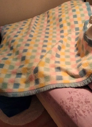 Petite couverture, état: Bon état, taille: 130 x 170 cm, 3,00 €, 3,85 € Protection acheteurs incluse