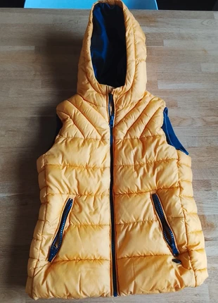 Bodywarmer boy Zara gel yellow 128, merk: Zara, staat: Heel goed, maat: 8 jaar / 128 cm, € 3,00, € 3,85 inclusief Kopersbescherming