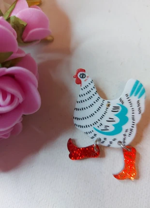 Broche petite poule blanche et bleue à pois et bottes rouges, brand: Poulette, condition: Very good, €7.90, €9.00 includes Buyer Protection