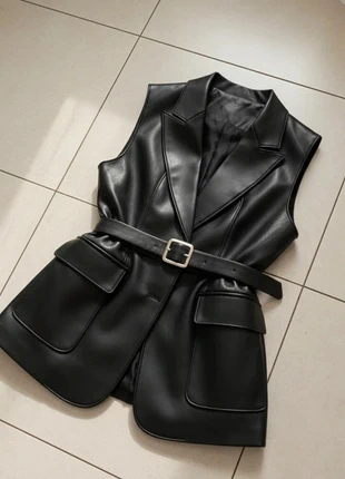 Gilet noir simili cuir ceinturé, merk: noir elegance, staat: Heel goed, maat: M / 38 / 10, € 51,99, € 55,29 inclusief Kopersbescherming