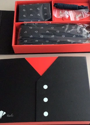 Nieuw 2 x stropdas,pochet,veters en manchetknopen, brand: Timeless, condizioni: Nuovo senza cartellino, €5.00, €5.95 include la Protezione acquisti