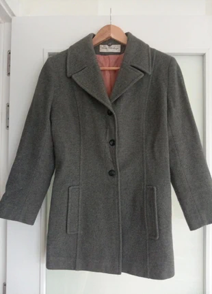 Abrigo de lana gris clásico de la diseñadora Nuria Vilardaga, brand: Nuria Vilardaga, condizioni: Ottime, taglia: L / IT 44 / EU 40, €35.00, €37.45 include la Protezione acquisti