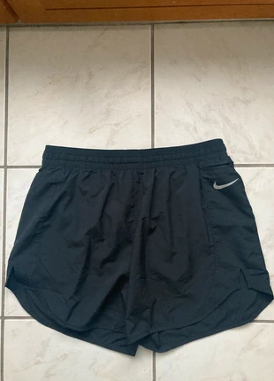 Short running Nike taille M couleur noir, brand: Nike, condizioni: Ottime, taglia: M / IT 42 / EU 38, €14.00, €15.40 include la Protezione acquisti Pro