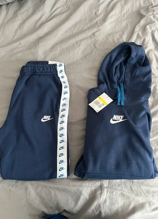 Ensemble Nike, marke: Nike, zustand: Neu, mit Etikett, größe: S / 36 / 8, 85,00 €, 89,95 € inklusive Vinted-Käuferschutz