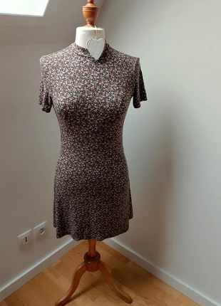 Petite robe courte Ikks en viscose fleurie et col montant Xs, brand: IKKS, condition: Very good, size: XS / 34 / 6, €28.00, €30.10 includes Buyer Protection