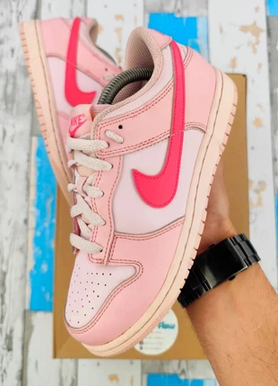 Baskets Sneackers Nike Dunk Low << Pink White >> Taille 35, merk: Nike, staat: Heel goed, maat: 35, € 55,00, € 58,45 inclusief Kopersbescherming Pro