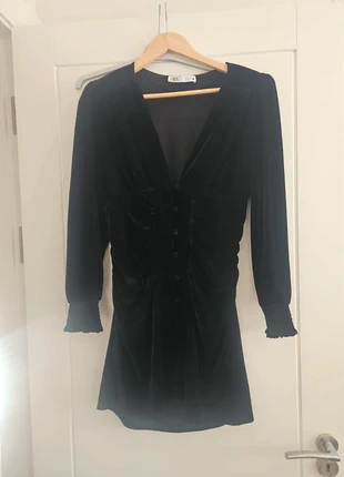 Velvet party dress, marque: Zara, état: Très bon état, taille: M / 38 / 10, 5,00 €, 5,95 € Protection acheteurs incluse