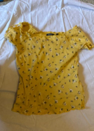 Tshirt van de markt, brand: blue sew, condizioni: Ottime, taglia: S / IT 40 / EU 36, €1.50, €2.28 include la Protezione acquisti