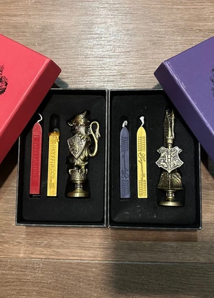 Coffret cire et cachet Harry Potter Gryffondor et Poudlard stamp and waw set, marque: Harry Potter, état: Très bon état, taille: Taille unique, 45,00 €, 47,95 € Protection acheteurs incluse