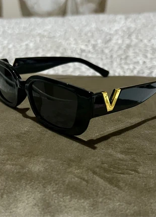 Occhiali da sole con design unico., marque: Vintage Dressing, état: Très bon état, 12,00 €, 13,30 € Protection acheteurs incluse