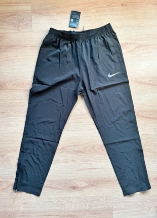 Nike black pants, marque: sportswear, état: Neuf avec étiquette, taille: L, 23,00 €, 24,85 € Protection acheteurs incluse