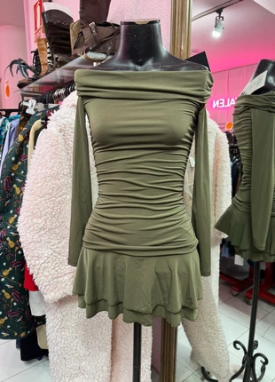Vestido verde bershka, marque: Bershka, état: Bon état, taille: XS / 34 / 6, 10,95 €, 12,20 € Protection acheteurs (Pro) incluse