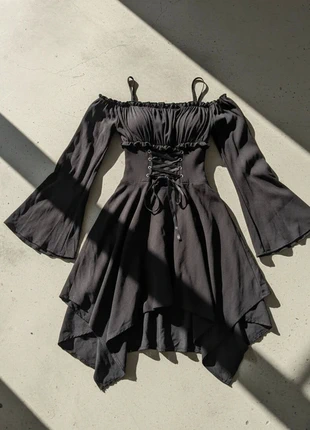 Robe noire asymétrique corset / gothic / witchy / vintage style / médiéval / soirée / tendance, marque: Moonlace Atelier, état: Très bon état, taille: M / 38 / 10, 69,90 €, 74,10 € Protection acheteurs incluse