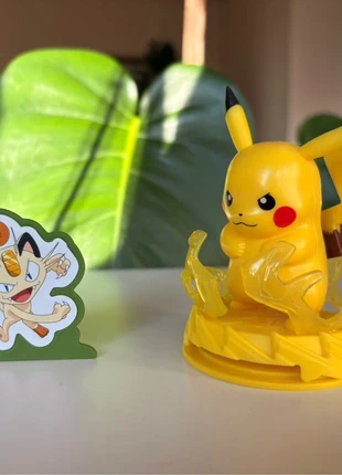 Figurine Pokémon Pikachu + Miaouss - Lot Collector, marke: Kinder, zustand: Neu, größe: Einheitsgröße, 15,00 €, 16,45 € inklusive Vinted-Käuferschutz