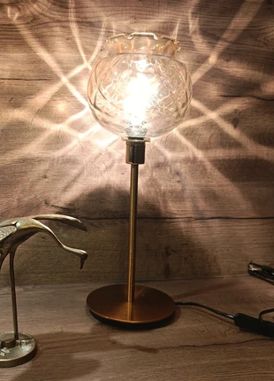 Lampe de salon pied métal doré, globe verre fumé vintage, marque: Vintage upcyclé, état: Très bon état, 58,00 €, 61,60 € Protection acheteurs (Pro) incluse