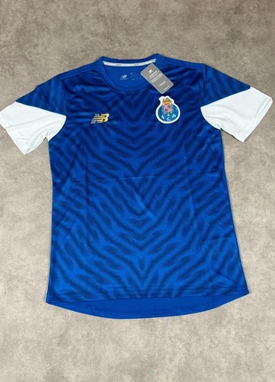 Maillot Porto bleu / manches blanches, marque: Football, état: Neuf avec étiquette, taille: M, 20,00 €, 21,70 € Protection acheteurs (Pro) incluse