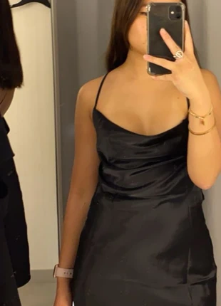 Robe satin dos nu croisé, marque: H&M, état: Neuf sans étiquette, taille: S / 36 / 8, 5,00 €, 5,95 € Protection acheteurs incluse