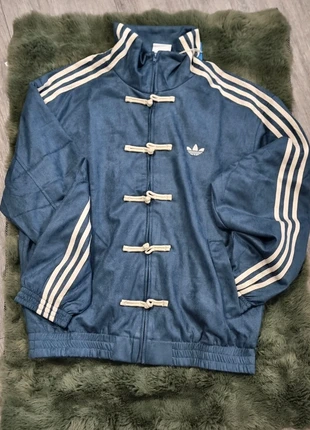 Veste Adidas Nouvel An Chinois CTT Année du Serpent Bleu - Taille L - Neuve, marque: adidas, état: Neuf avec étiquette, taille: L, 125,00 €, 131,95 € Protection acheteurs incluse