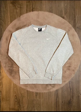 Sweatshirt Nike gris logo blanc sans capuche, marque: Nike, état: Neuf sans étiquette, taille: S, 30,00 €, 32,20 € Protection acheteurs incluse
