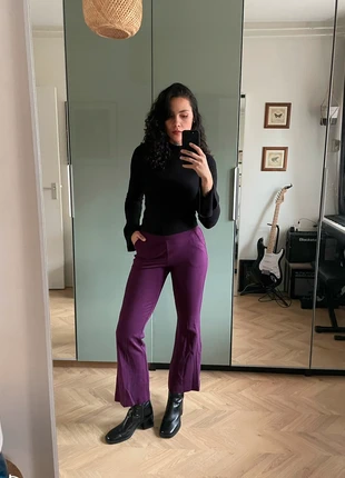 Kick flare deep purple pants, merk: Vintage Dressing, staat: Heel goed, maat: S / 36 / 8, € 6,00, € 7,00 inclusief Kopersbescherming