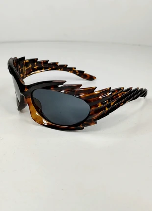 Lunettes de soleil tortoise marron à pique y2k futuriste, état: Très bon état, 12,00 €, 13,30 € Protection acheteurs (Pro) incluse