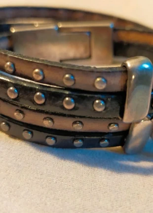 Bracelet multi-tours en cuir clouté – Collection Terres d’Ailleurs, marca: Fantaisie, estado: Muito bom, €12.00, €13.30 inclui Proteção do Comprador Pro