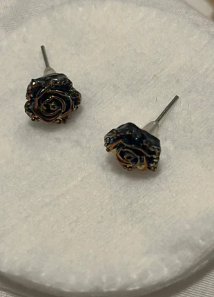 Boucle d'oreille fleur noir pailleté, état: Très bon état, 2,00 €, 2,80 € Protection acheteurs incluse