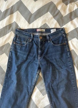 Jean Levi’s, marque: Levi's, état: Très bon état, taille: M / 38 / 10, 13,00 €, 14,35 € Protection acheteurs incluse