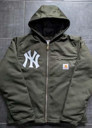 The 2025 Carhartt embroidered active reworked jacket in khaki, brand: Carhartt, condizioni: Nuovo senza cartellino, taglia: L, €99.00, €104.65 include la Protezione acquisti Pro