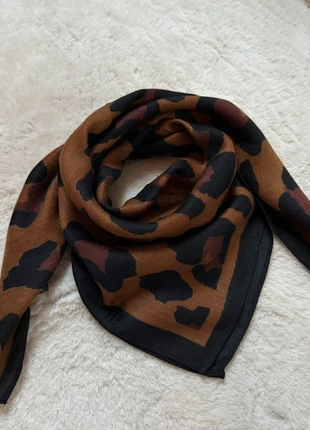 Foulard carré viscose imprimé, marca: Boutique Parisienne, estado: Muito bom, €9.90, €11.10 inclui Proteção do Comprador Pro