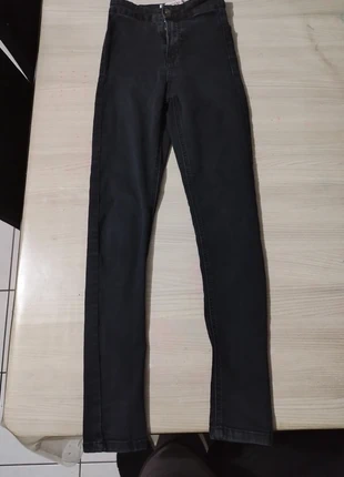 Joli jean slim noir 👖, marque: Jennyfer, état: Très bon état, taille: XS / 34 / 6, 2,00 €, 2,80 € Protection acheteurs incluse