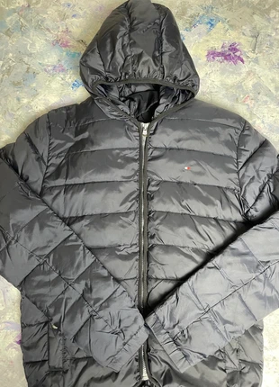 Veste avec capuche noir Tommy Hilfiger Taille M | Doudoune | Piumino | Cheleco, marke: Tommy Hilfiger, zustand: Sehr gut, größe: M, 65,00 €, 68,95 € inklusive Vinted-Käuferschutz