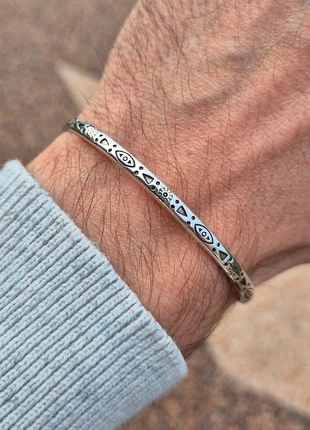 Jonc gris argenté motifs bohème élégant ajustable, marke: Boutique Bohéme, zustand: Neu, 11,99 €, 13,29 € beinhaltet Vinted-Käuferschutz Pro